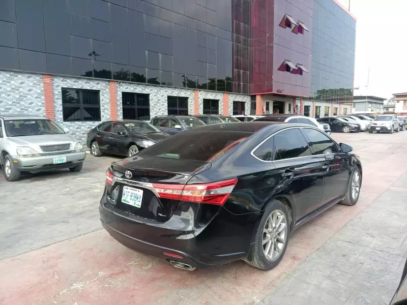 Toyota Avalon - 2015