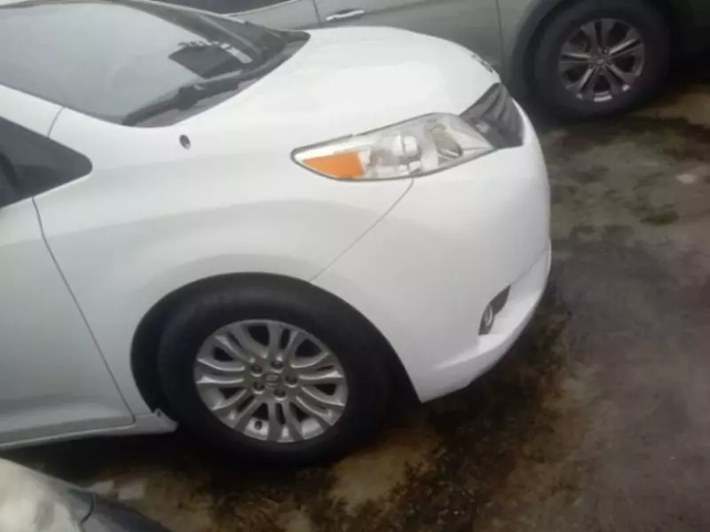 Toyota Sienna - 2013