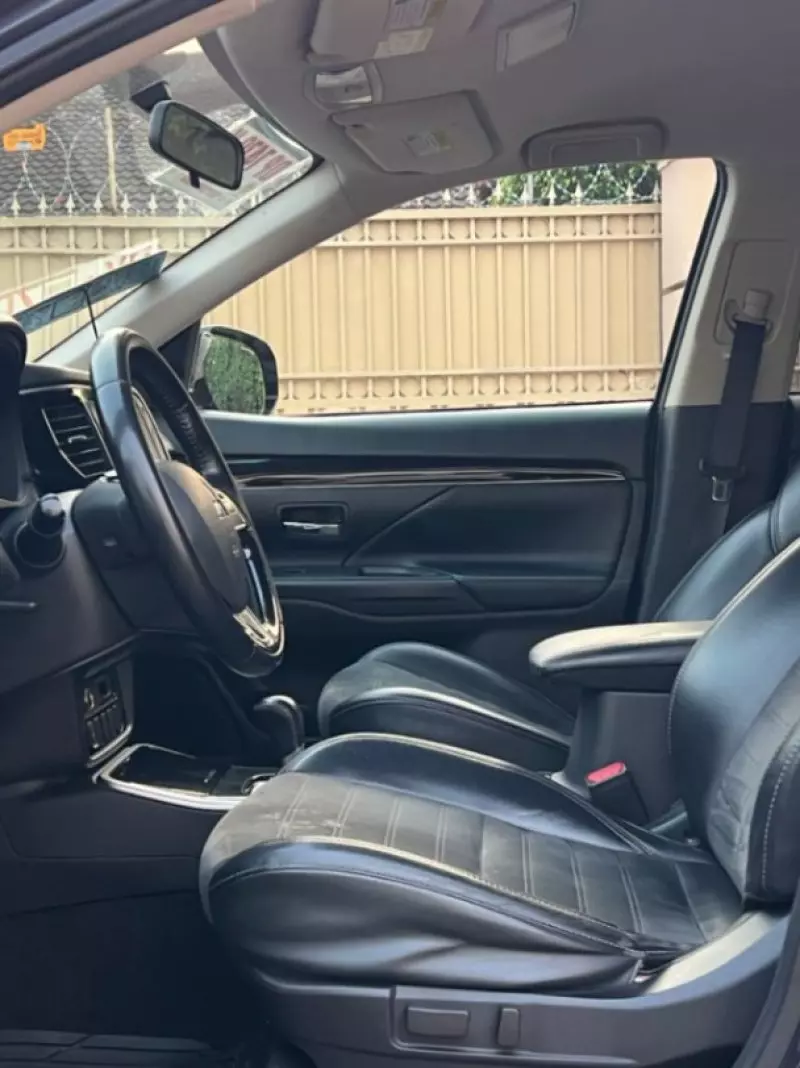 Mitsubishi OUTLANDER   - 2019