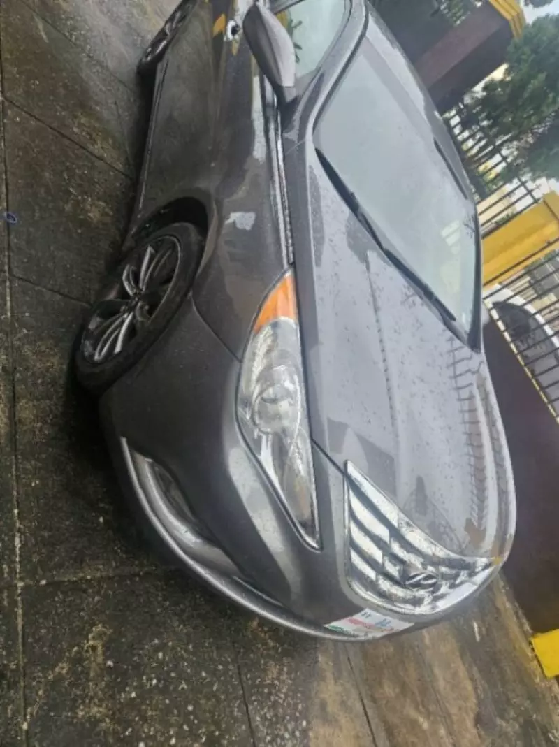 Hyundai Sonata   - 2012