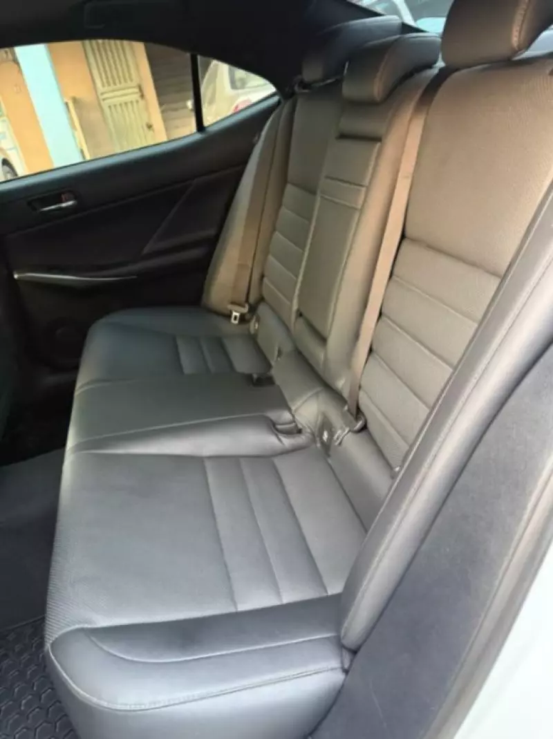Lexus IS   - 2015