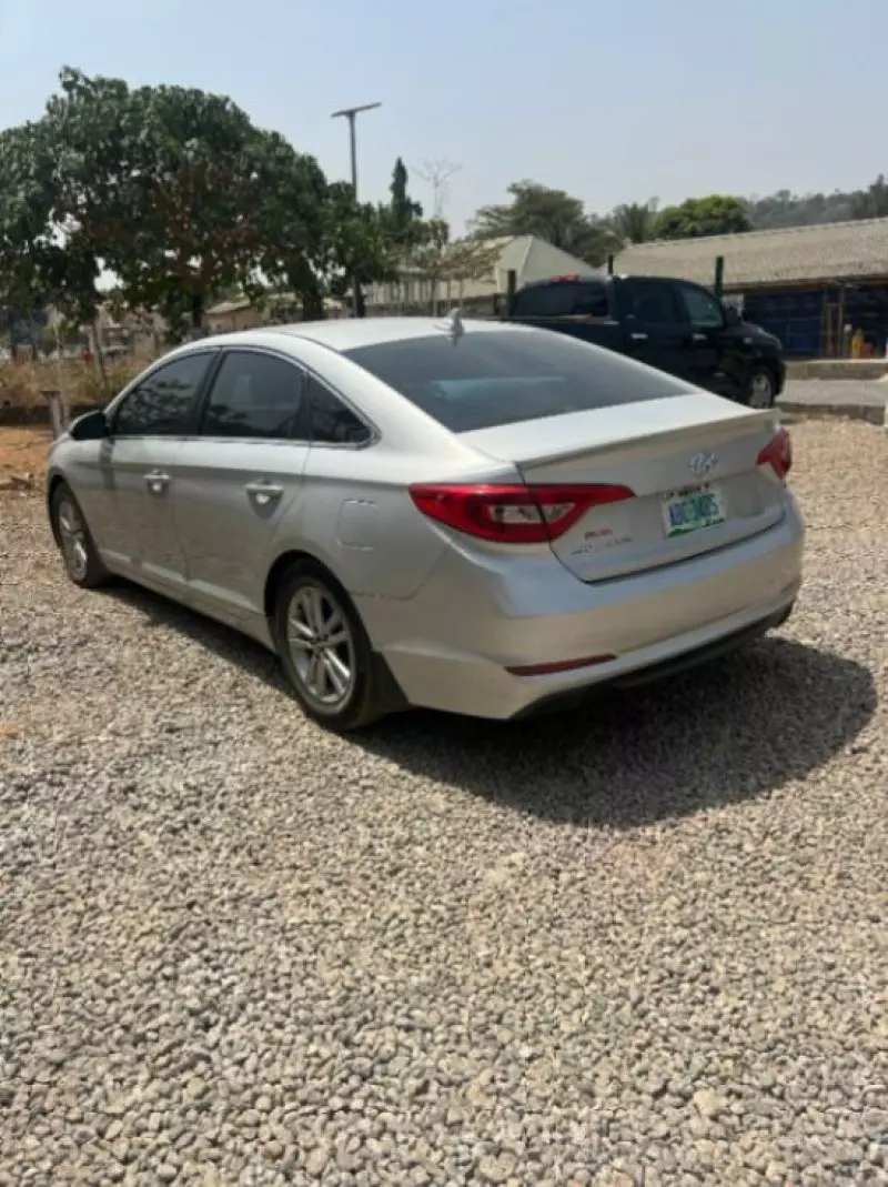 Hyundai Sonata   - 2015