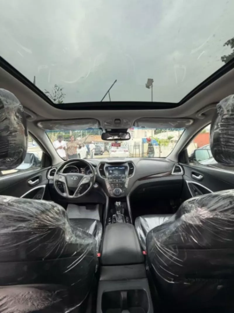 Hyundai Santa Fe   - 2017