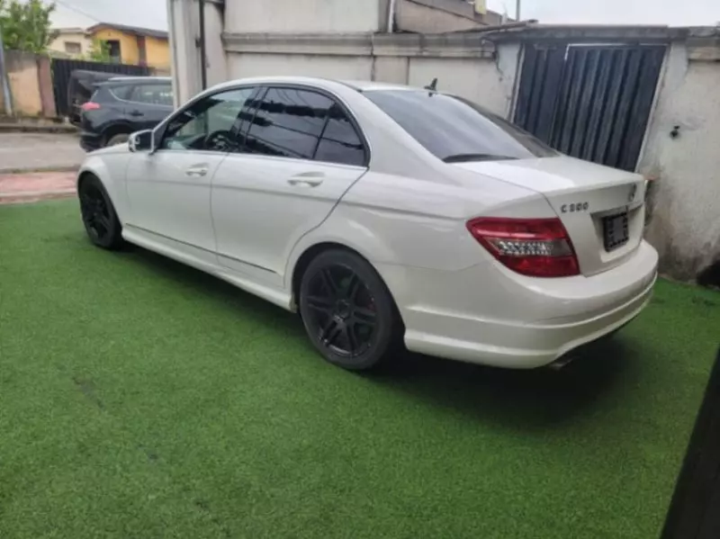 Mercedes-Benz C 300   - 2010