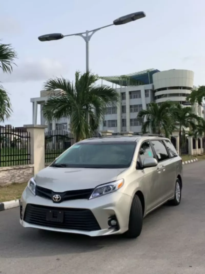 Toyota Sienna   - 2023