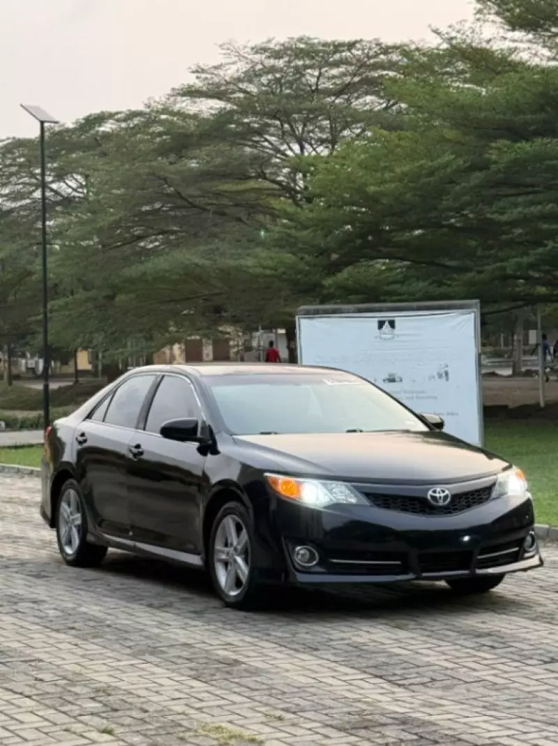 Toyota Camry   - 2013