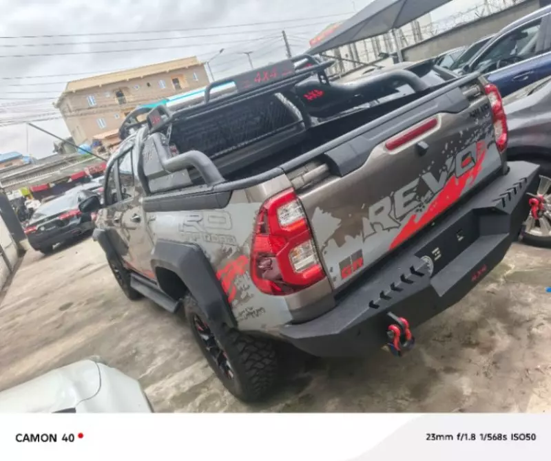 Toyota Hilux   - 2020
