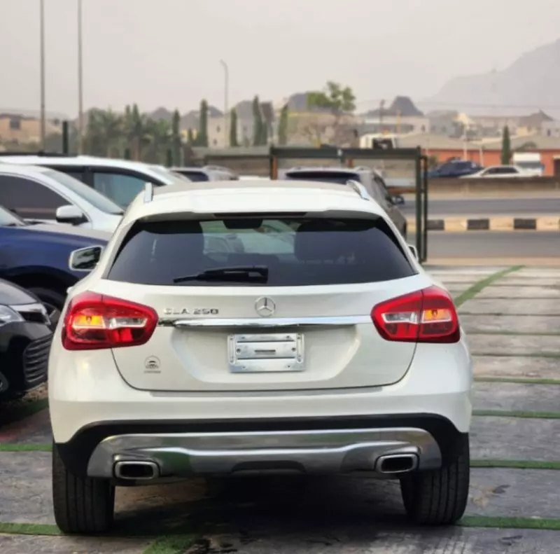 Mercedes-Benz GLA 250 - 2015