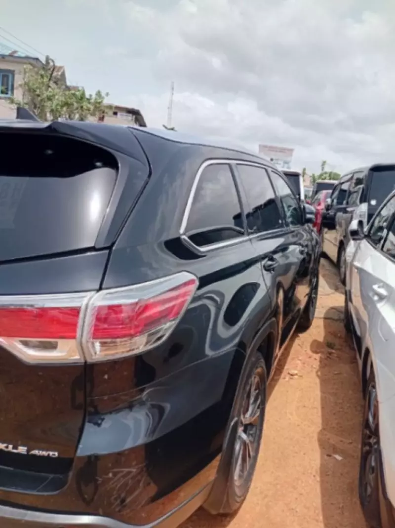 Toyota Highlander   - 2016