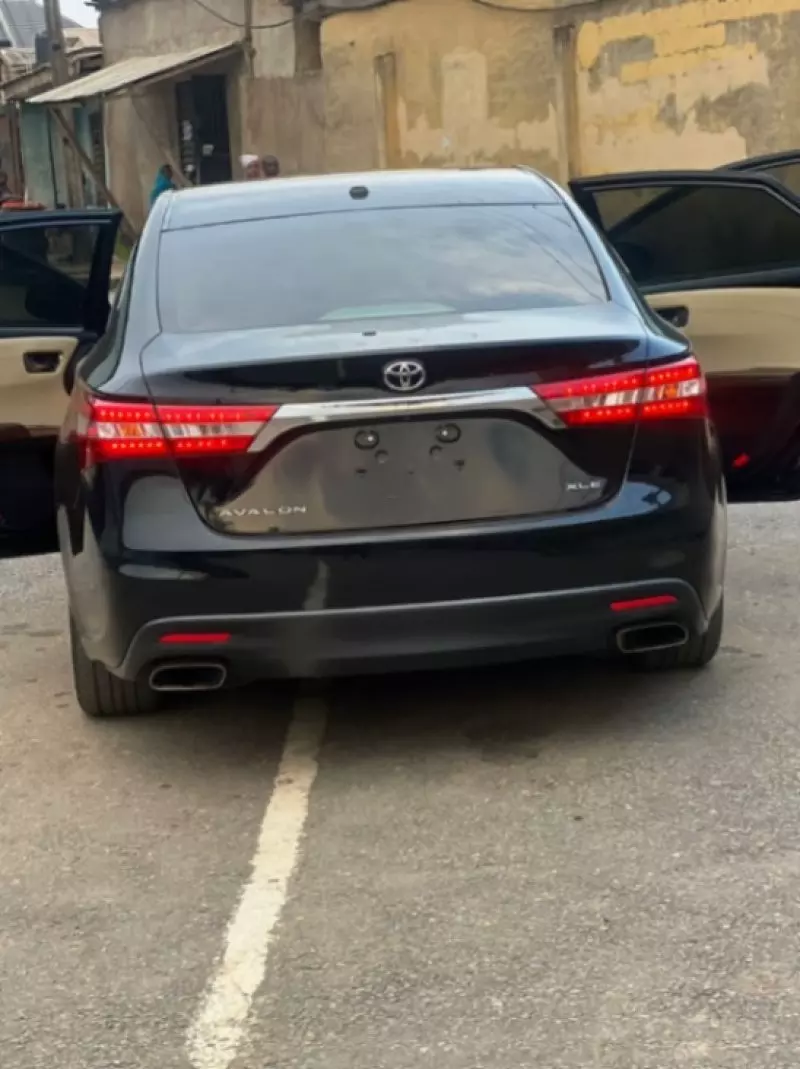 Toyota Avalon   - 2014