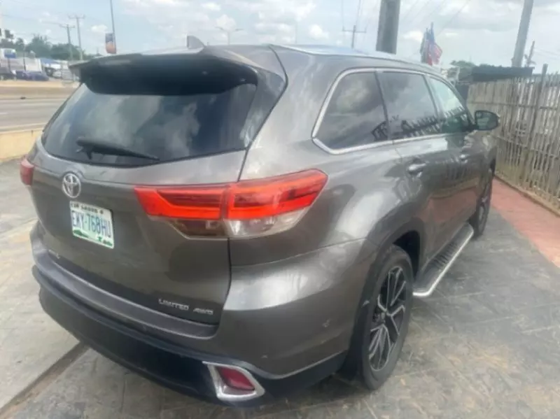 Toyota Highlander   - 2014