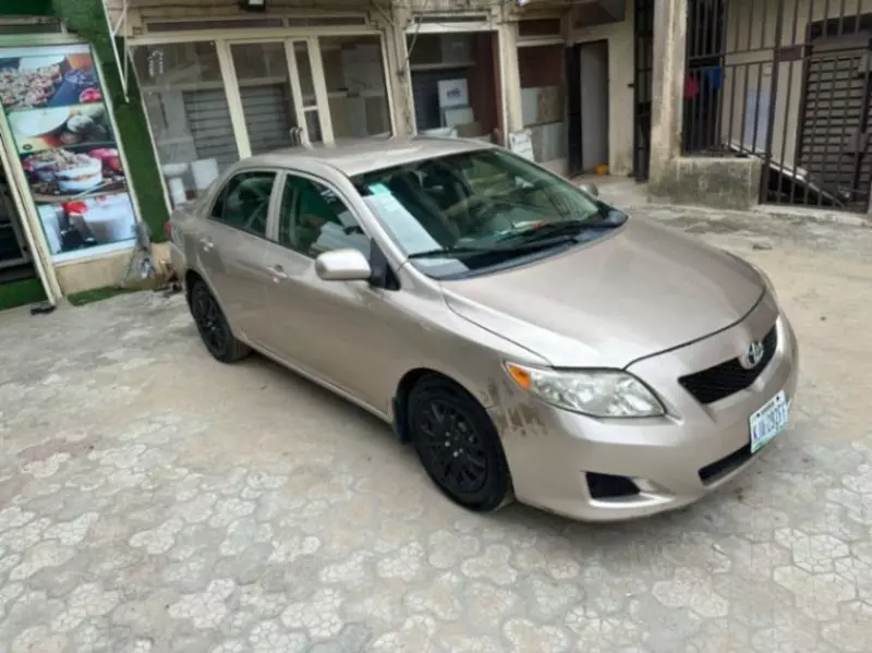 Toyota Corolla   - 2010