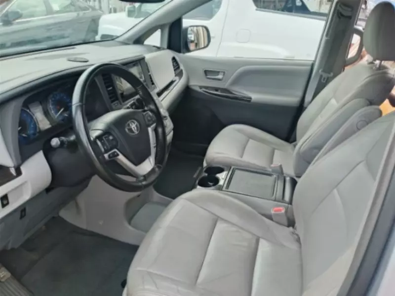 Toyota Sienna   - 2015