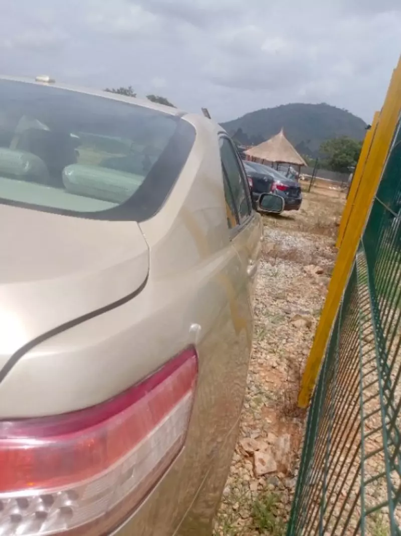 TOYOTA Camry - 2011