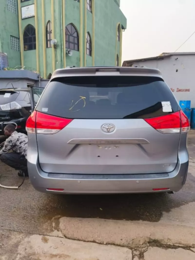 TOYOTA Sienna   - 2014