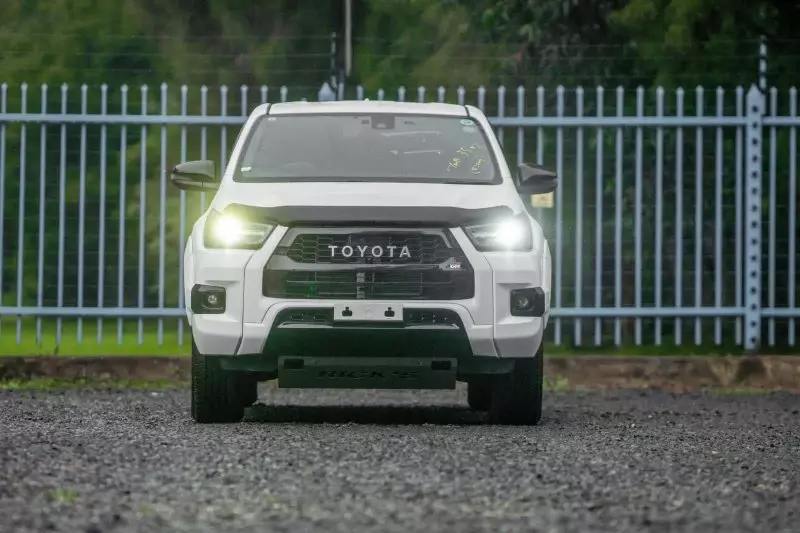 TOYOTA Hilux   - 2023