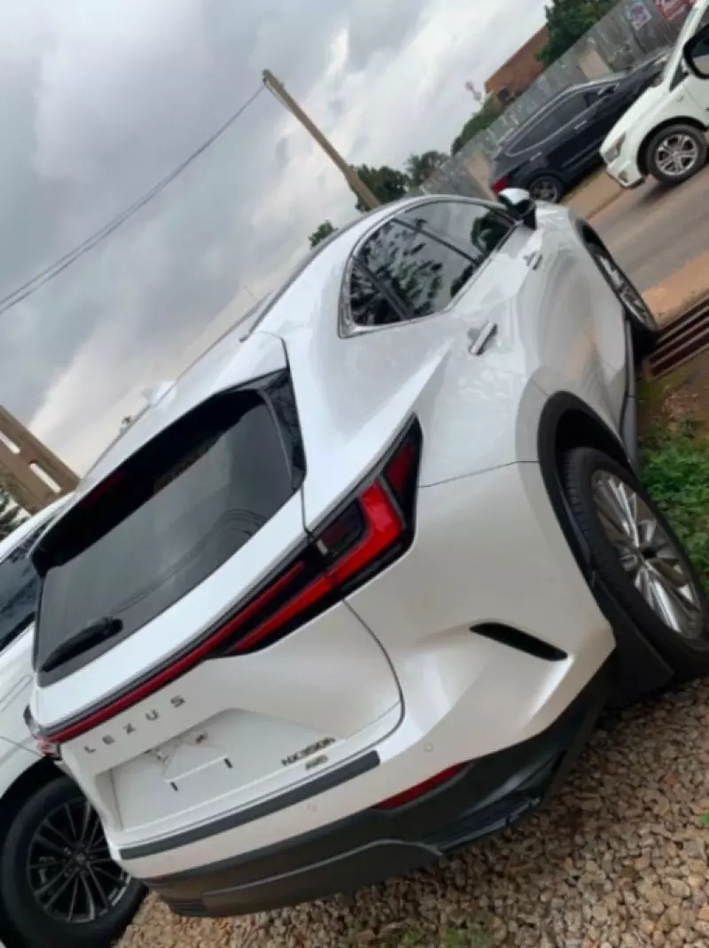 Lexus NX   - 2023