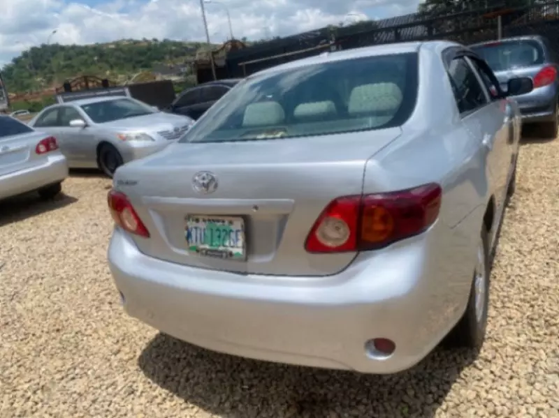 Toyota Corolla   - 2009