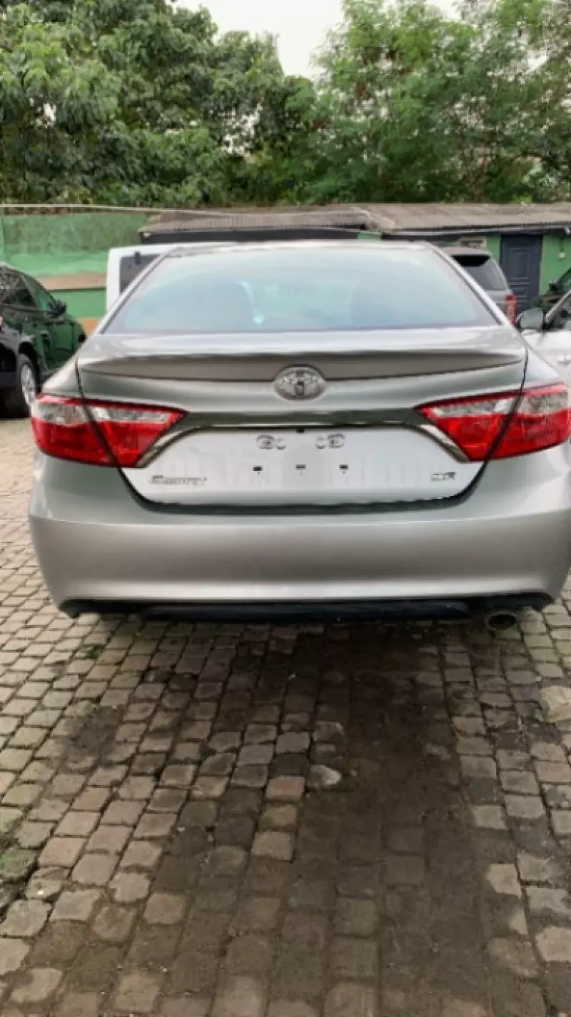 Toyota Camry   - 2016