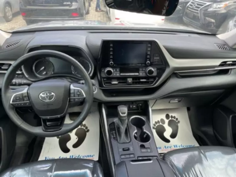 Toyota Highlander   - 2021