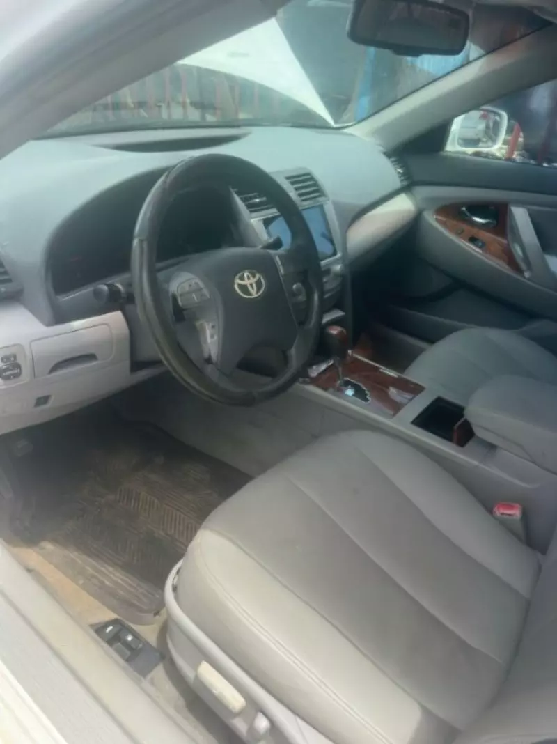 Toyota Camry   - 2011