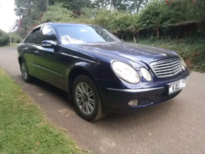 Mercedes-Benz E200   - 2005