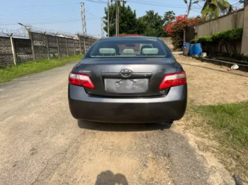Toyota Camry   - 2009