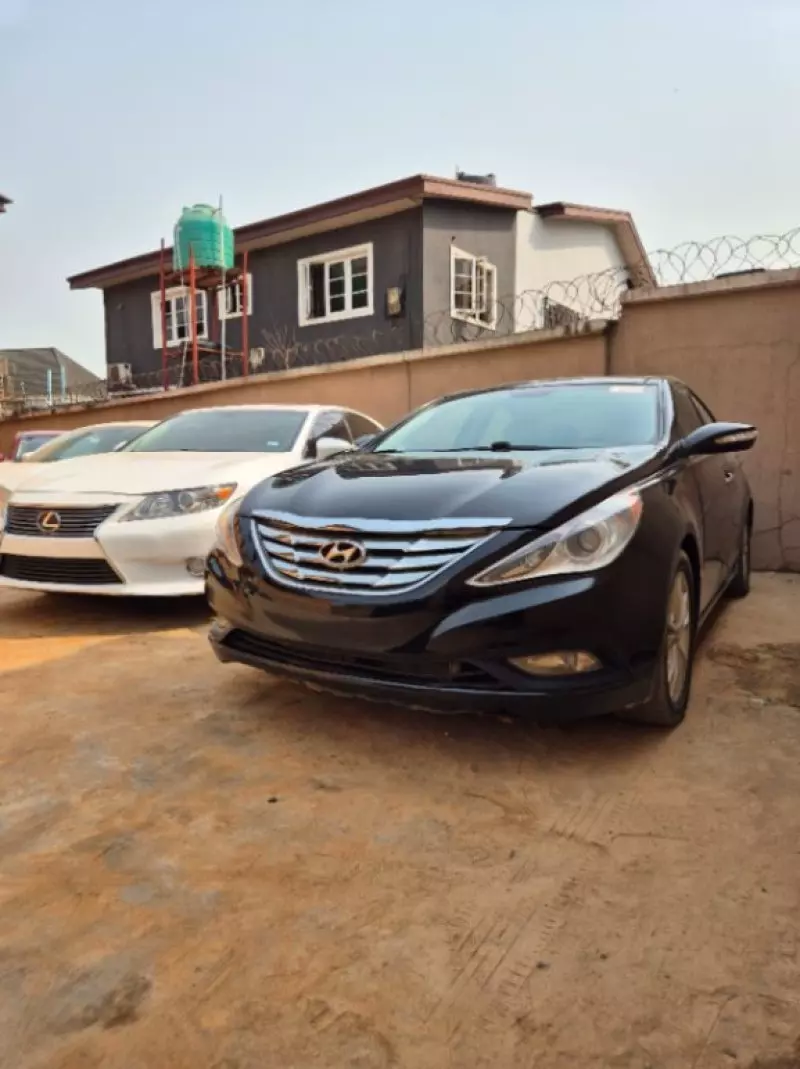 Hyundai Sonata   - 2013