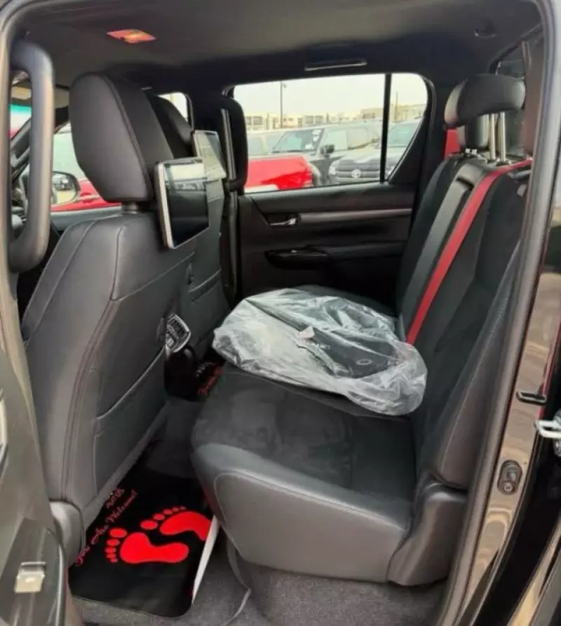 Toyota Hilux   - 2025