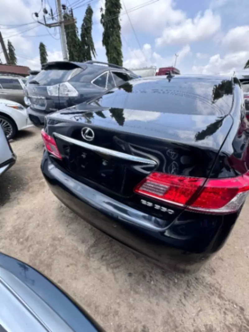 Lexus ES 350   - 2011