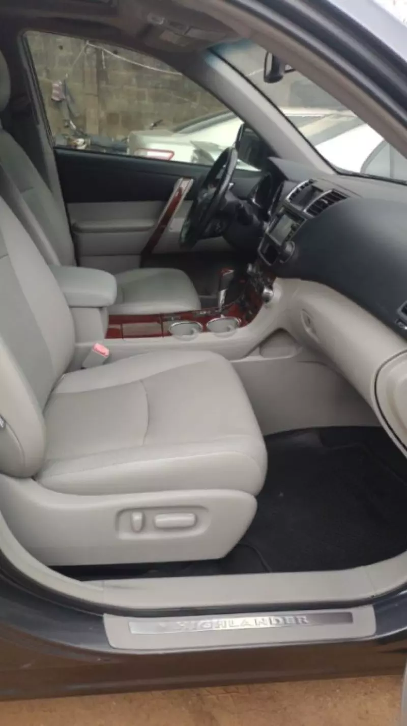 Toyota Highlander   - 2013