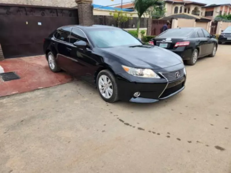 Lexus ES   - 2013