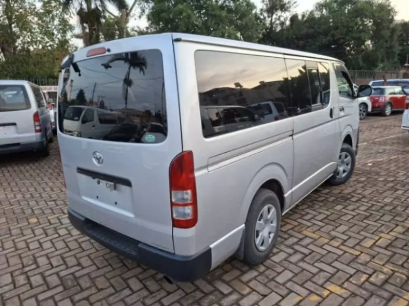 Toyota Hilux   - 2013