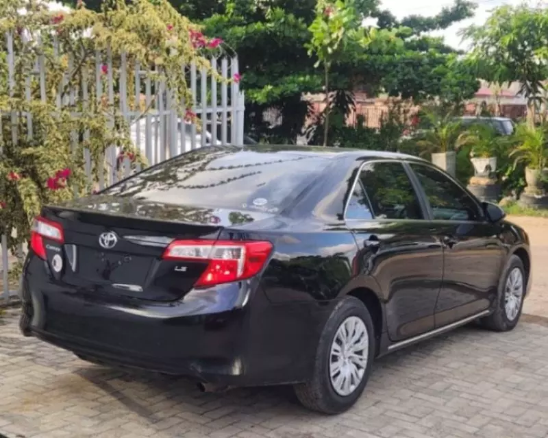 Toyota Camry   - 2012