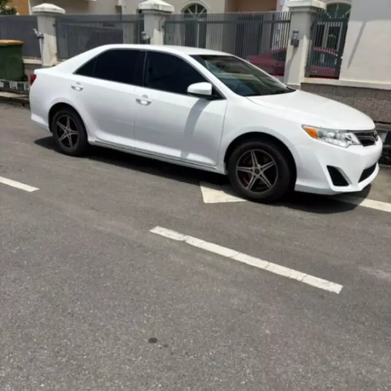 Toyota Camry   - 2012