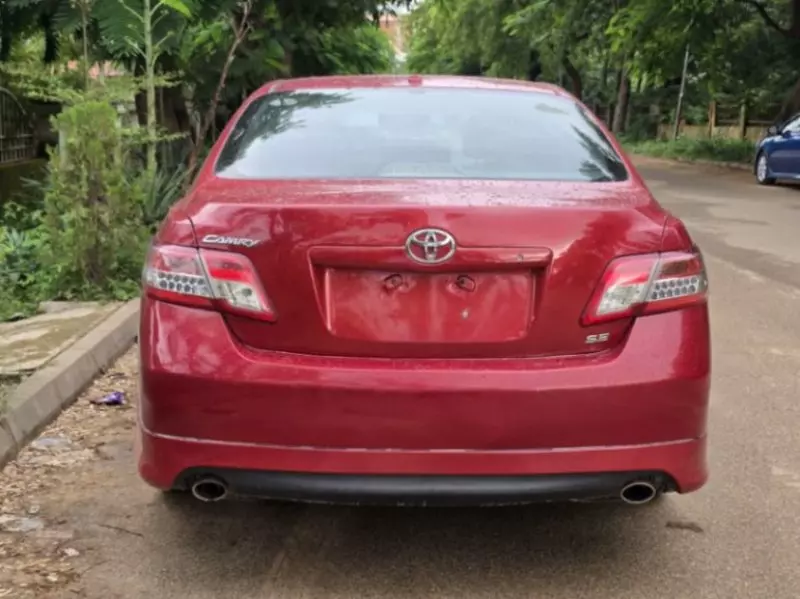TOYOTA Camry - 2010