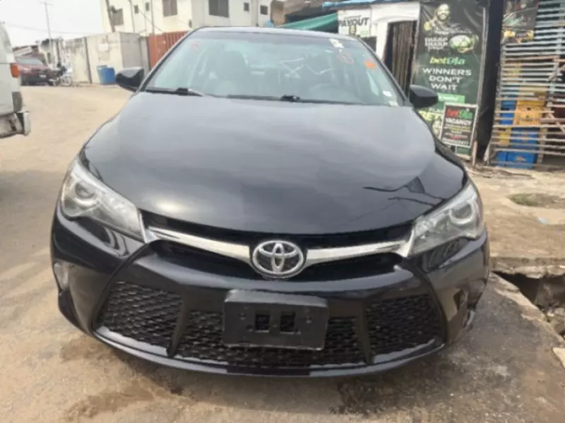 Toyota Camry   - 2016