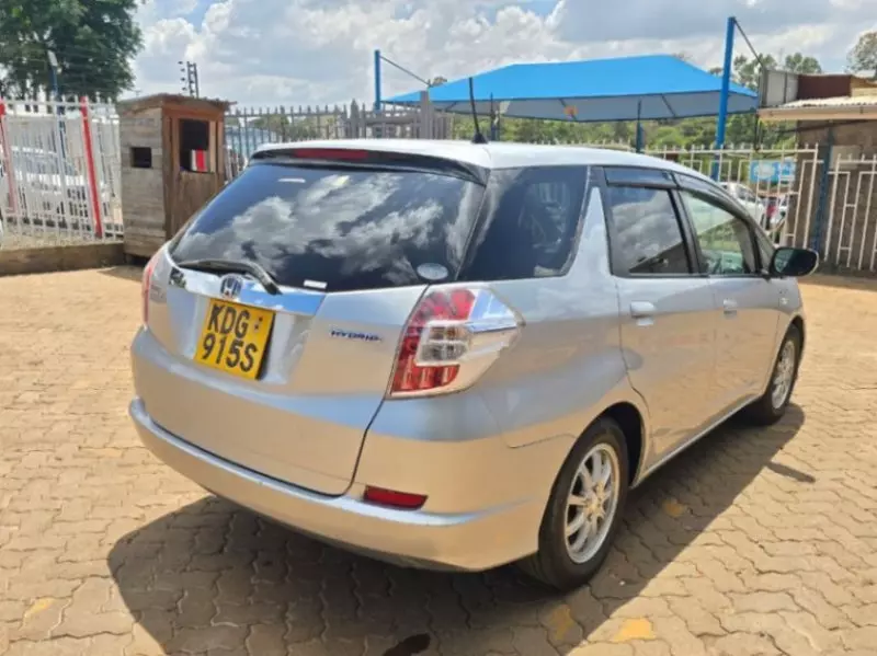 Honda Fit shuttle    - 2014