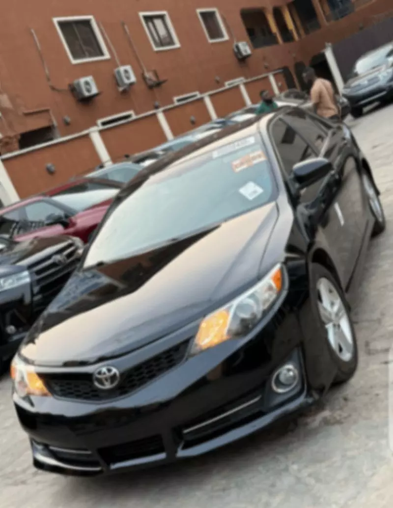 Toyota Camry   - 2013