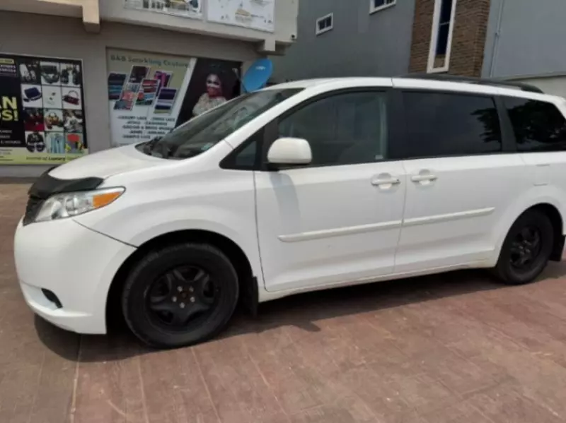 Toyota Sienna   - 2013