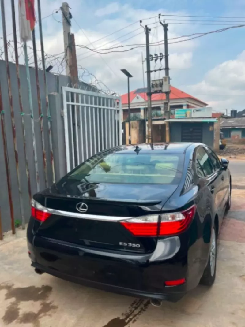 Lexus ES   - 2013