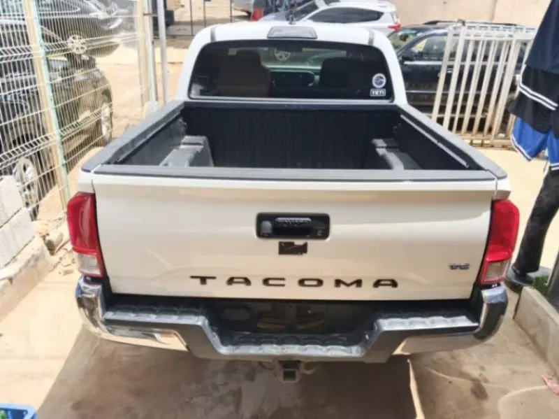 Toyota Tacoma   - 2017