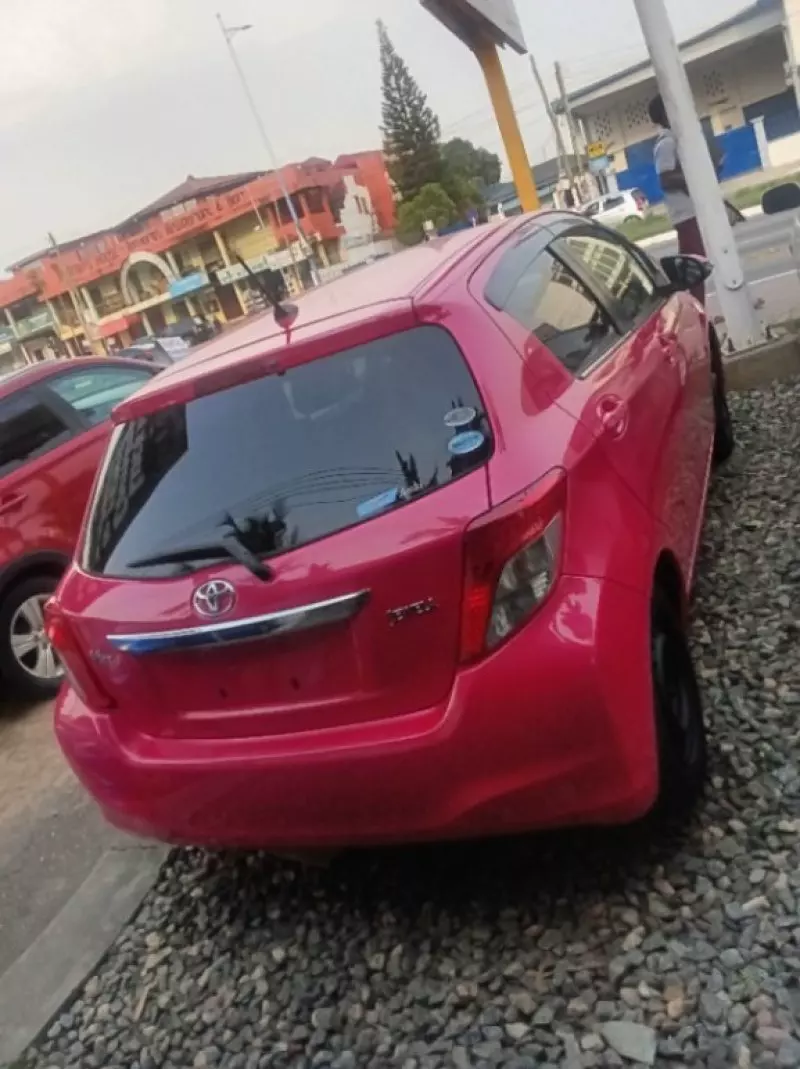 Toyota Vitz   - 2015