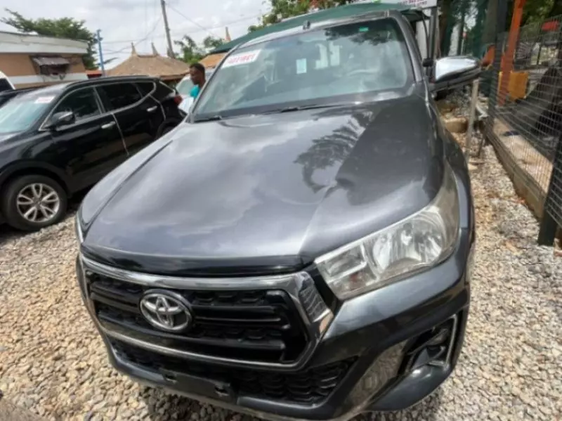Toyota Hilux   - 2018