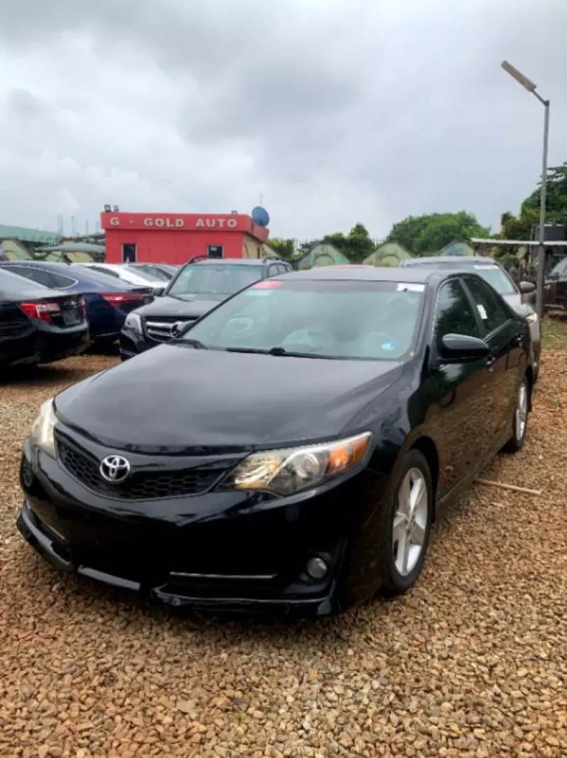 TOYOTA Camry - 2012