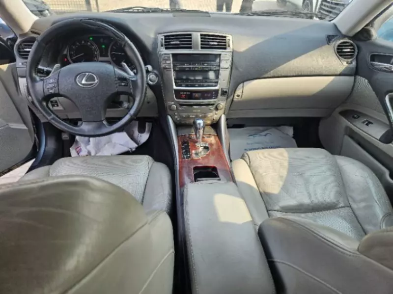 Lexus IS 250   - 2005