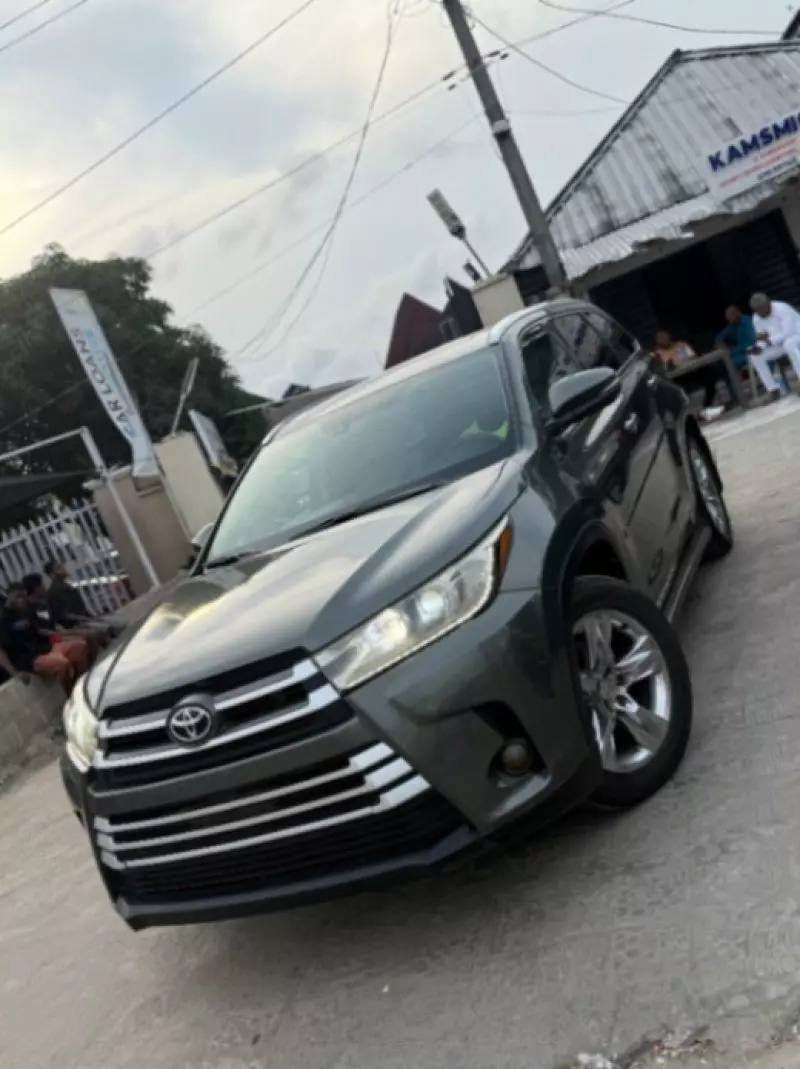 Toyota Highlander   - 2015