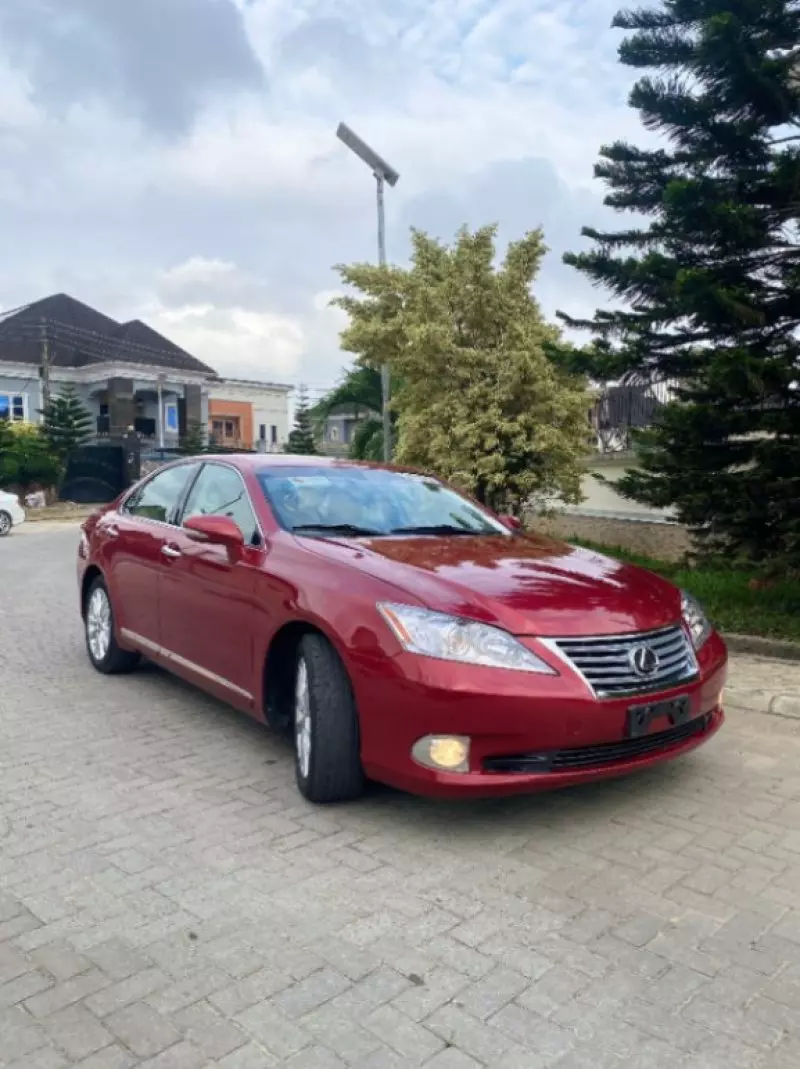 Lexus ES 350   - 2010