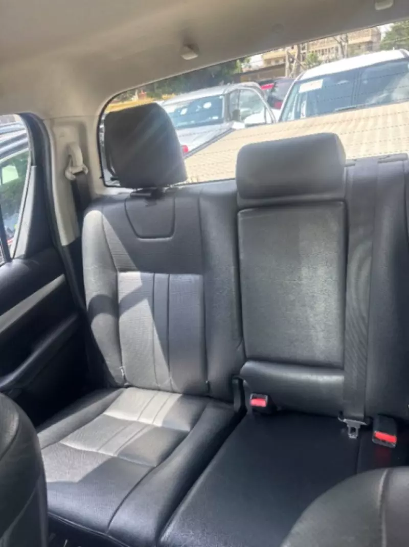 Toyota Hilux   - 2016