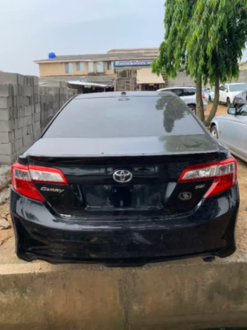 Toyota Camry   - 2012